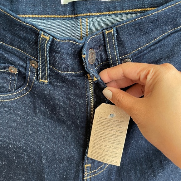 BNWT Levis Jeans Womens Size 27 Blue 724 High Rise Straight Denim - Picture 3 of 13